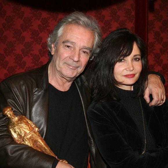 Pierre Arditi et son épouse Evelyne Bouix posent lors de la cérémonie de remise des Prix Raimu, qui s'est tenue au Théâtre du Palais Royal à Paris, France, le 15 décembre 2008. Photo by Denis Guignebourg/ABACAPRESS.COM