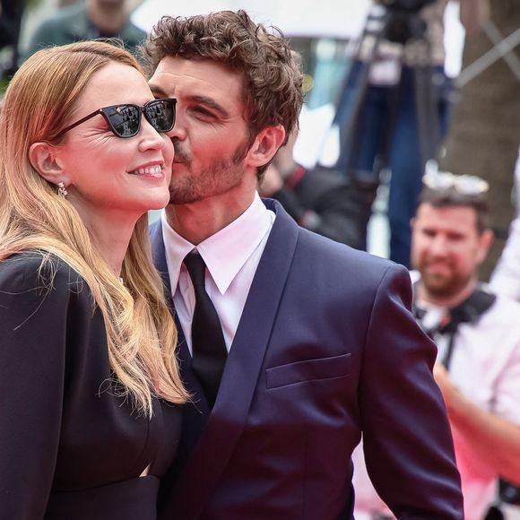 La procédure n'a finalement été actée que lorsque l'actrice est tombée enceinte de son compagnon suivant.

18 mai 2026, Cannes, France : Virginie Efira et Niels Schneider assistent au tapis rouge de ''L'Inconnue'' au 79ème Festival de Cannes. (Crédit photo : © Marco Barada/SOPA Images via ZUMA Press / Bestimage Wire / Bestimage)