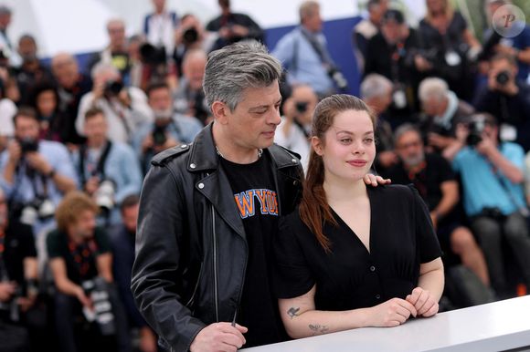 Benjamin Biolay et sa fille Anna Biolay au photocall de "Rosalie" lors du 76ème Festival International du Film de Cannes, le 18 mai 2023.
© Jacovides/Moreau/Bestimage