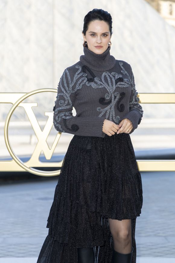 Noémie Merlant au photocall du Défilé de mode Vuitton  Collection Printemps-Été 2026 dans le cadre de la Fashion Week de Paris (PFW) dans la Cour Carrée du Louvre, à Paris, France, le 30 septembre 2025. © Olivier Borde/Bestimage