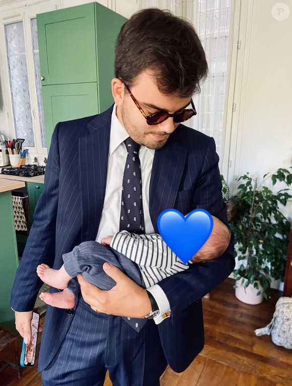 Gauthier Le Bret, journaliste de CNews et Europe 1, pose fièrement avec son bébé, sur Instagram le 20 septembre 2025.