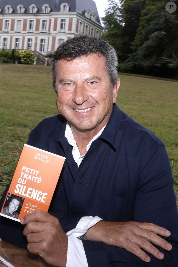 Pascal Bataille - 29ème édition de la Forêt des livres devenue Les écrivains chez Gonzague Saint-Bris à Chanceaux-près-Loches le 31 aout 2025. © Cédric Perrin/Bestimage