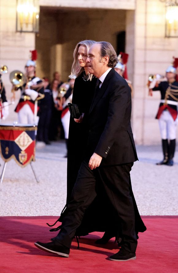 Xavier Niel et Delphine Arnault arrivant au dîner d'état au palais de l'Elysée à Paris en l'honneur de la visite du roi et de la reine de Belgique en France le 14 octobre 2024.© Dominique Jacovides / Bestimage