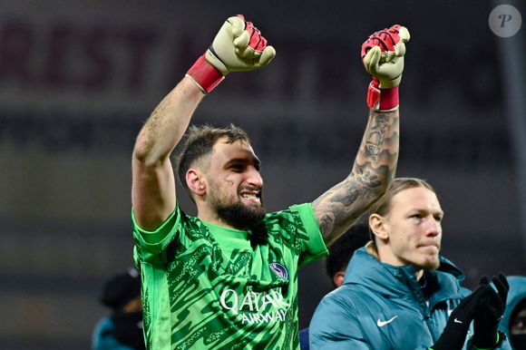 Gianluigi Donnarumma pendant le match entre le Stade Brestois 29 et le Paris Saint Germain au Stade de Roudourou le 11 février 2025 à Guingamp, France. ( Photo by Dante Badano / PsnewZ ) -