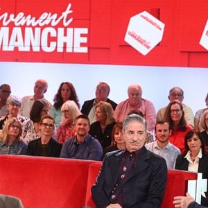 Simon Abkarian, Antonin Baudry et Michel Drucker lors de l'enregistrement de l'émission Vivement dimanche édition spéciale intitulée 'Général de Gaulle' au studio Rive gauche, présentée par M.Drucker et diffusée le 11 octobre sur France 3, à Paris, France, le 30 septembre 2026. © Guillaume Gaffiot/Bestimage