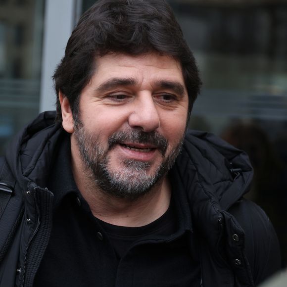 Patrick Fiori est donc le coach qui remporte cette édition et ce n'est pas la première fois puisqu'il a déjà gagné avec 

Exclusif - Patrick Fiori à la sortie des studios de RTL à Neuilly-sur-Seine, France, le 12 février 2025. © Bestimage