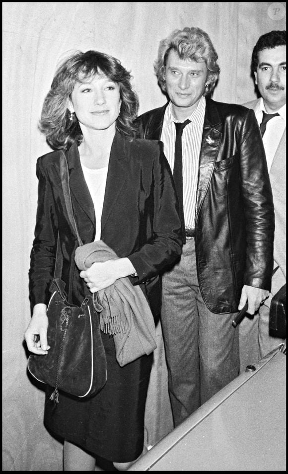 Nathalie Baye et Johnny Hallyday dans les coulisses le soir du concert de Johnny Hallyday au Palais des Sports à Paris. BERTRAND RINDOFF PETROFF / BESTIMAGE