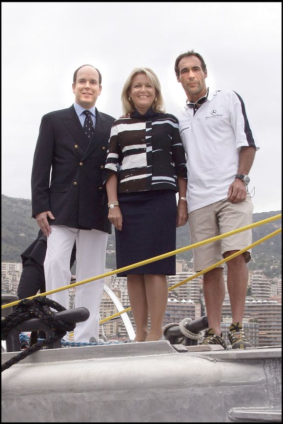 L’explorateur Mike Horn a présenté à Monaco sa nouvelle expédition baptisée Pangaea, en présence du Albert II et de Gaynor Rupert, épouse de Johann Rupert, président de Richemont et fondateur de Laureus Sport for Good Foundation. Ce projet consiste en un tour du monde destiné à promouvoir la protection de l’environnement, reliant le pôle Nord au pôle Sud à travers les six continents. À cette occasion, le Pangaea, un voilier de 35 mètres, a été baptisé à Port Hercule, à Monaco.

Crédit photo : Junior / Bestimage.