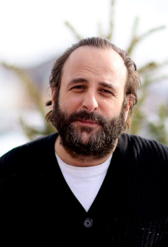 À la suite de ses AVC, le cinéaste avait "peur de se remettre à son travail de metteur en scène", 

Vincent Macaigne au Photocall du film "La Poupée" lors du 29ème Festival International du Film de Comédie de l'Alpe d'Huez, le 23 janvier 2026. © Dominique Jacovides/Bestimage