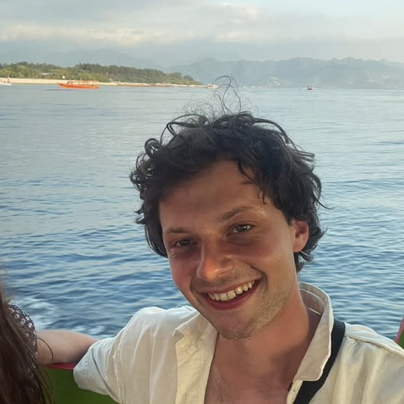 Il partage la vie d'une ravissante jeune femme qui connaît particulièrement bien l'univers du cinéma : Stéphanie Palies.

Gabriel, le fils aîné de Marine Delterme, est en couple avec la comédienne Stéphanie Palies