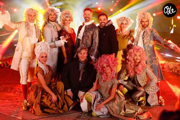 Exclusif - Emmanuel Moire, Kamel Ouali et la troupe de la comédie musicale "Le Roi Soleil" - Tournage de l'émission "La grande soirée du 31 décembre de Paris" au Musée du Quai Branly à Paris, diffusée le 31 décembre sur France 2 © Christophe Clovis / Bestimage