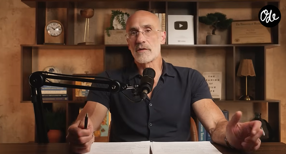 Continuer à apprendre permet aussi de remettre en question ses certitudes, de s'adapter aux changements et d'envisager les situations autrement.

Arthur Brooks sur Youtube