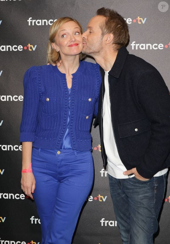 Maya Lauqué et Damien Thévenot au photocall à l'occasion des 40 ans de l'émission "Télématin" au siège de France Télévisions à Paris, le 6 février 2025. 

Photo : Coadic Guirec / Bestimage