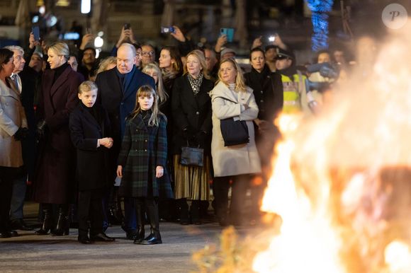 Le prince Albert II de Monaco, La princesse Charlène de Monaco, La princesse Gabriella de Monaco, comtesse de Carladès, Le prince Jacques de Monaco, marquis des Baux - La famille princière de Monaco lors de l'embrasement de la barque dans le cadre des célébrations de la Sainte-Dévote, Sainte Patronne de Monaco le 26 janvier 2024.

© Olivier Huitel / Pool Monaco / Bestimage