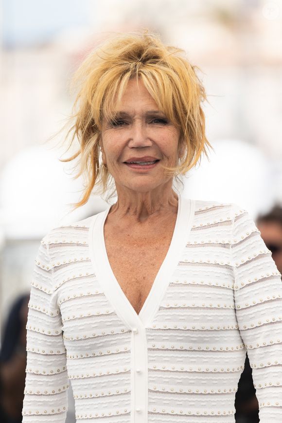 C'est ce qu'elle expliquait dans une émission de "France 3" en janvier dernier.

Clémentine Célarié - Photocall de "Connemara" lors du 78ème Festival International du Film de Cannes, le 22 mai 2025.
© Jacovides/Moreau/Bestimage