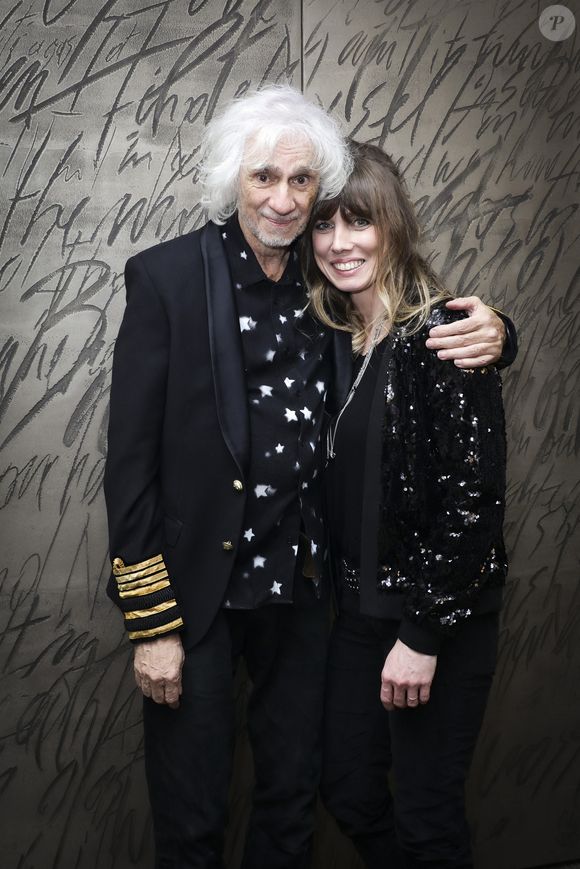 Louis Bertignac et sa femme Laetitia en backstage du concert solidaire pour les enfants de la guerre "Ensemble à l'Olympia" à Paris présenté par EliseCare le 10 février 2025.
© Jack Tribeca / Pierre Perusseau / Bestimage