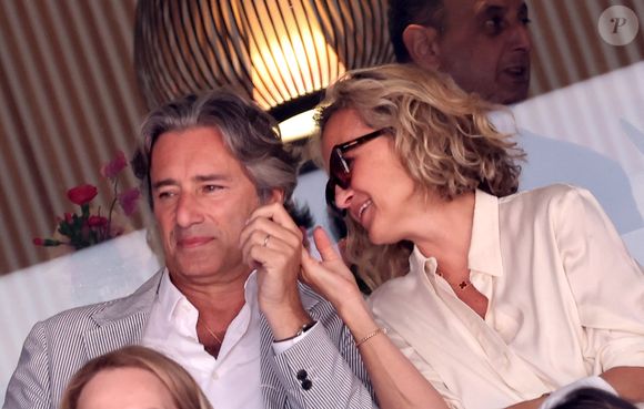 Laurent Solly et sa femme Caroline Roux - Célébrités dans les tribunes de la finale homme des Internationaux de France de tennis de Roland Garros 2024 à Paris le 9 juin 2024. © Jacovides-Moreau/Bestimage