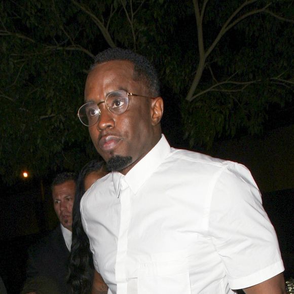 P. Diddy fait l'objet de nouvelles accusations

P. Diddy Sen Combs, vu arrivant au restaurant Boa à Los Angeles, CA, USA, avec sa petite amie Cassie Ventura quelques heures après être tombé de scène aux BET Awards. Photo by ABACAPRESS.COM