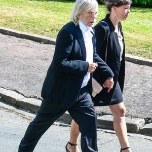 Le chanteur Renaud (Renaud Séchan) et sa compagne Cerise (de son vrai prénom Christine) - Mariage d'Hugues Aufray et de Murielle Mégevand à la mairie de Marly-Le Roy, France, le 2 septembre 2023.