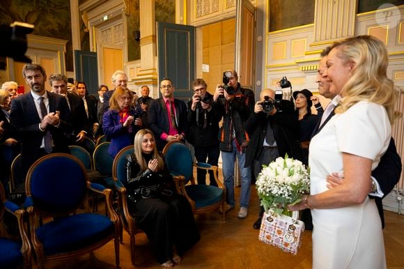 L'ancien député de 71 ans était également entouré de ses fils, Grégory et Antoine, pour ce troisième mariage.

Amélie Leperre-Dimeglio - Mariage civil de Georges Fenech et Amélie Leperre-Dimeglio à la mairie du 16ème arrondissement de Paris le 31 janvier 2026.

© Pierre Perusseau / Bestimage