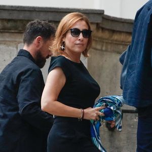 Léa Salamé et Hugo Clément - Arrivées aux obsèques de Thierry Ardisson en l’église Saint-Roch de Paris, France, le 17 juillet 2025. © Clovis-Jacovides/Bestimage