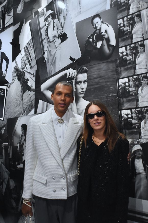 Stromae, Coralie Barbier - Photocall au défilé Chanel Collection Femme Prêt-à-porter Printemps/Eté 2023 lors de la Fashion Week de Paris (PFW), France, le 4 octobre 2022.