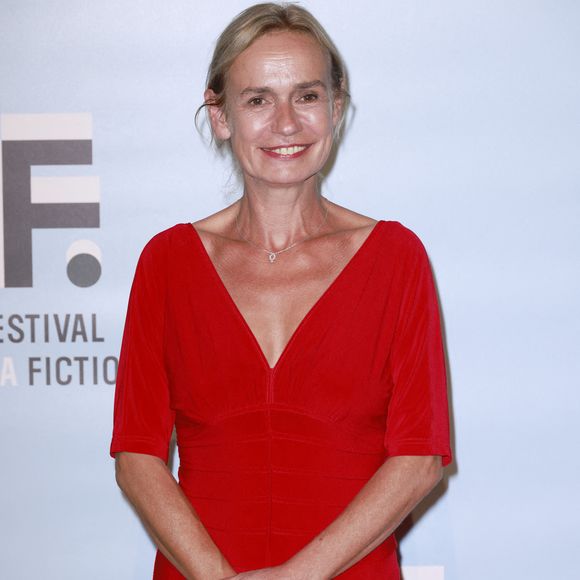 Sandrine Bonnaire au photocall de "Les Combattantes" lors de la 24ème édition du Festival de la Fiction TV de la Rochelle, le 15 septembre 2022.
© Christophe Aubert via Bestimage