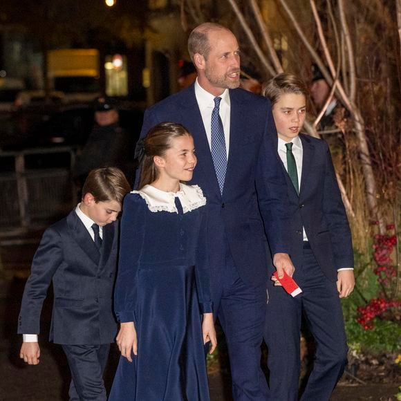 Le prince Louis, la princesse Charlotte, le prince William, le prince de Galles et le prince George lors de la cérémonie de chants de Noël à l'abbaye de Westminster, à Londres, au Royaume-Uni, le 5 décembre 2025. Photo by Zak Hussein/Splash News/ABACAPRESS.COM