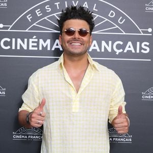 Une expérience loin d'être de tout repos puisqu'il "s'est retrouvé malgré lui au milieu d'une histoire familiale compliquée”.
Kev Adams au photocall de la cérémonie de clôture de de la 5ème édition du Festival du Cinéma Français & Gastronomie (7ème art et gastronomie), à à Aix-les-Bains, France, le 6 juin 2026. © Denis Guignebourg/Bestimage