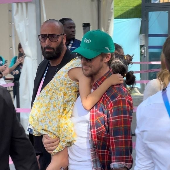 et qu'ils ont deux filles, Esmeralda et Amada

Rare apparition de Ryan Gosling et Eva Mendes avec leurs filles durant les JO de Paris 2024
©Backgrid UK/ Bestimage