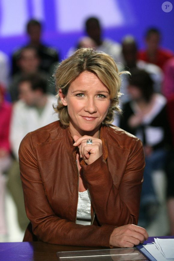 La présentatrice de télévision française a été un visage bien connu de l'émission "Le Grand Journal" sur Canal+...

Ariane Massenet, présentatrice de télévision française, sur le plateau de l'émission 'Le Grand Journal' présentée par Michel Denisot sur la chaîne payante Canal+' à Paris, France, le 29 mars 2007. Photo par Corentin Fohlen/Abaca