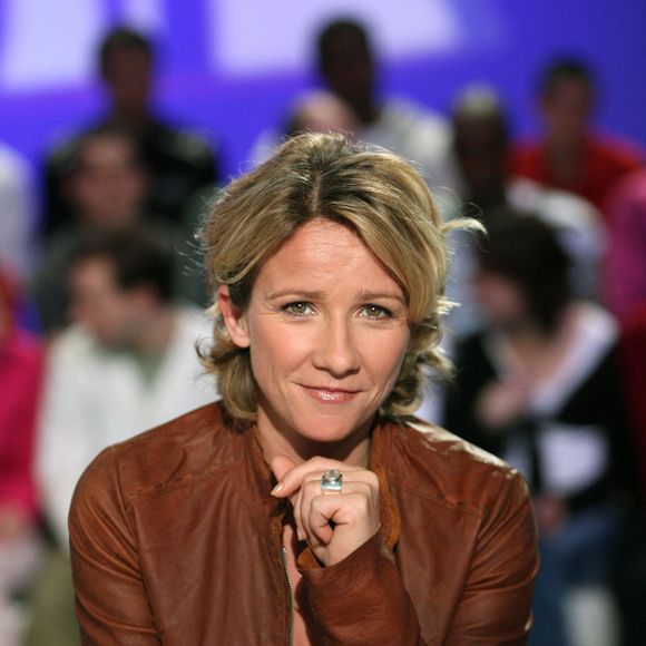 La présentatrice de télévision française a été un visage bien connu de l'émission "Le Grand Journal" sur Canal+...

Ariane Massenet, présentatrice de télévision française, sur le plateau de l'émission 'Le Grand Journal' présentée par Michel Denisot sur la chaîne payante Canal+' à Paris, France, le 29 mars 2007. Photo par Corentin Fohlen/Abaca