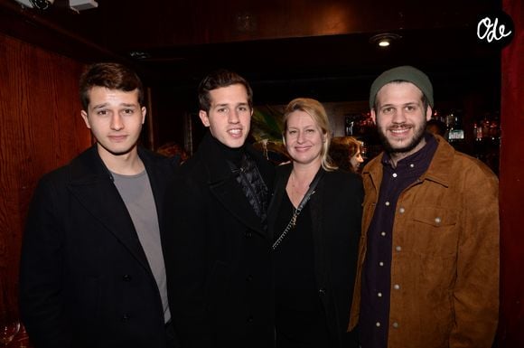 Il faut dire que le regretté Jean-Paul Belmondo a laissé derrière lui une lignée d'artistes et de personnalités passionnées.

Luana Belmondo avec ses fils Giacomo Belmondo, Victor Belmondo et Alessandro Belmondo à l'after-party du film "Mon Bébé" au Buddha-Bar à Paris, le 11 mars 2019. 

© Rachid Bellak/Bestimage
