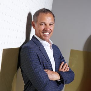 Exclusif - Paul Belmondo lors d'une séance photo au Festival du Cinéma Francais et de la gastronomie d'Aix-Les-Bains, France, le 6 juin 2025. © Denis Guignebourg/Bestimage
