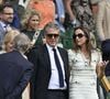 Installé juste derrière la reine Camilla et sa sœur Annabel Elliot, l’acteur a été surpris en pleine somnolence, un moment capté par les caméras et rapidement devenu viral.
Hugh Grant et sa femme Anna Eberstein, assis derrière la reine consort d'Angleterre, assistent au tournoi de tennis de Wimbledon à Londres, le 9 juillet 2025.
© Chryslene Caillaud / PsnewZ / Bestimage