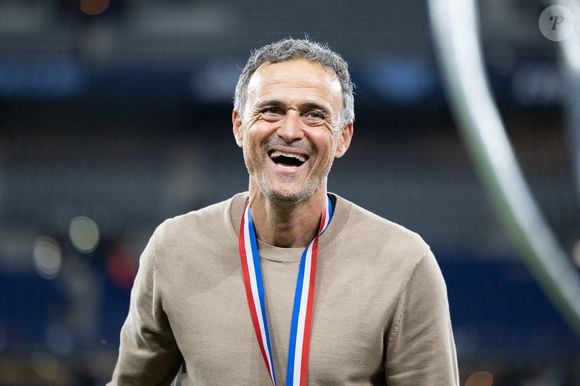 L'entraîneur espagnol du Paris Saint-Germain, Luis Enrique, célèbre la victoire du PSG lors de la finale de la Coupe de France de football entre le Paris Saint-Germain (PSG) et le Stade de Reims au Stade de France à Saint-Denis, au nord de Paris, le 24 mai 2025. Photo par Raphael Lafargue/ABACAPRESS.COM