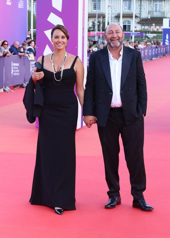 Invités au 51ème Festival du Film américain de Deauville, Julia Vignali et Kad Merad qui se sont se sont rencontrés il y a 11 ans sur un plateau télé se sont rendus sur le tapis rouge main dans la main.

Kad Merad et sa femme Julia Vignali à la première du film "Nouvelle Vague" lors du 51éme Festival du Cinema Américain de Deauville le 12 septembre 2025.

© Denis Guignebourg / Bestimage