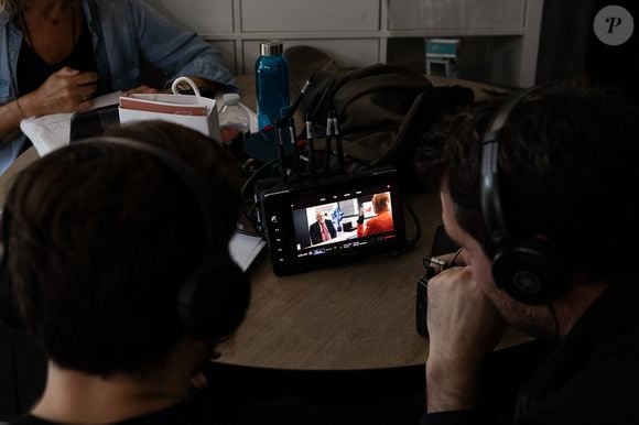 Le casting rassemble de nombreuses stars, dont Victoria Abril, François-Xavier Demaison, Franck Dubosc et Mimie Mathy, ainsi que des invités spéciaux comme Christophe Beaugrand et Faustine Bollaert. 

Exclusif - en backstage du tournage de l'émission "Panique au grand magasin" diffusée le 15 décembre 2025 sur TF1. © Cyril Moreau/Bestimage