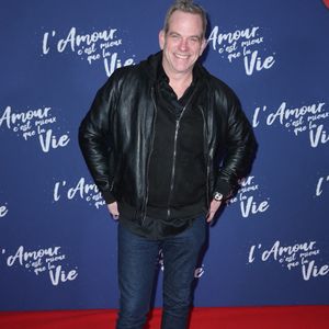 Garou assiste à la première de L'amour c'est mieux que la vie, qui s'est tenue à l'UGC Normandie, à Paris, France, le 17 janvier 2022. Photo par Jerome Domine/ABACAPRESS.COM