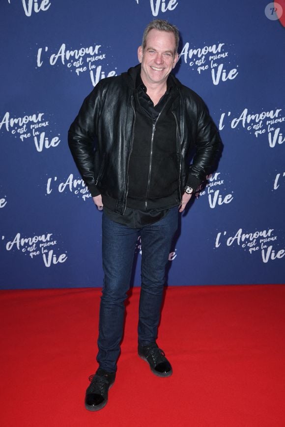 Garou assiste à la première de L'amour c'est mieux que la vie, qui s'est tenue à l'UGC Normandie, à Paris, France, le 17 janvier 2022. Photo par Jerome Domine/ABACAPRESS.COM