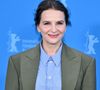 "J'ai deux enfants et je fais le maximum pour eux" et "J’ai besoin de créer un lieu où ils pourront s'ancrer quand je ne serai plus là" précisait la comédienne en interviews...

Juliette Binoche assiste au photocall du film Queen At Sea lors du 76e Festival international du film de Berlin à Berlin, en Allemagne, le 17 février 2026. Photo Julien Reynaud/Aps-Medias/Abaca