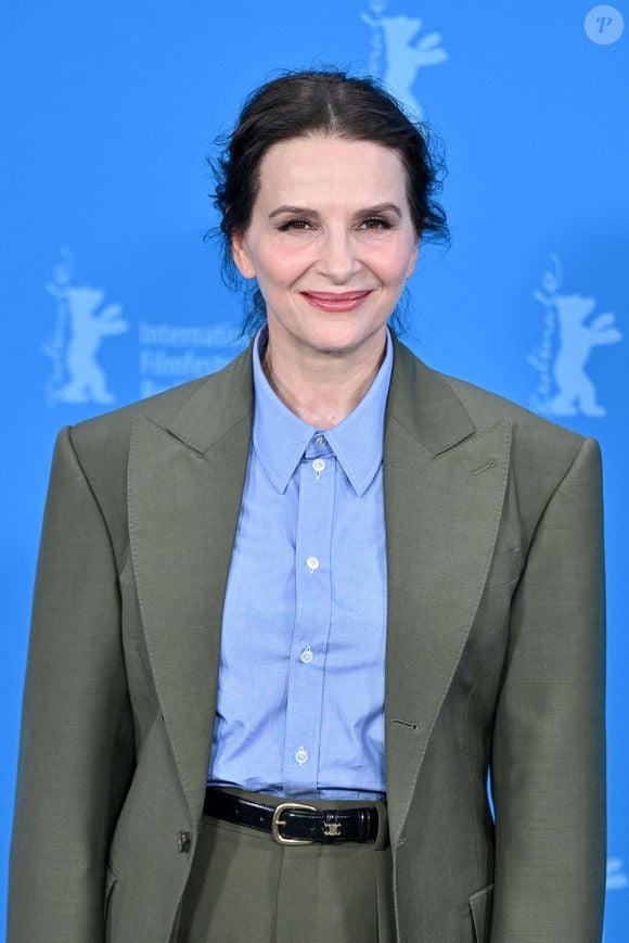 "J'ai deux enfants et je fais le maximum pour eux" et "J’ai besoin de créer un lieu où ils pourront s'ancrer quand je ne serai plus là" précisait la comédienne en interviews...

Juliette Binoche assiste au photocall du film Queen At Sea lors du 76e Festival international du film de Berlin à Berlin, en Allemagne, le 17 février 2026. Photo Julien Reynaud/Aps-Medias/Abaca