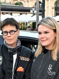 Stéphanie de Monaco pose avec sa fille Camille avec un blouson de circonstance et croise… son ex-compagnon !