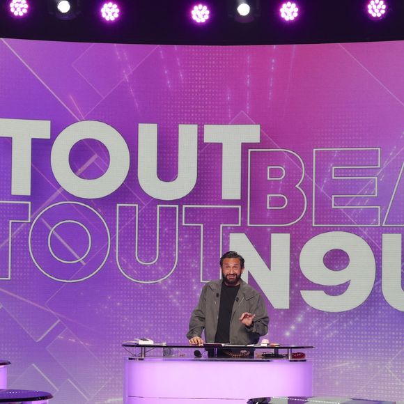Exclusif - Cyril Hanouna, sur le plateau de l'émission Tout Beau, Tout N9uf (TBT9) présenté par C.Hanouna et diffusé en direct sur W9 le 15 avril 2026.

© Jack Tribeca / Bestimage