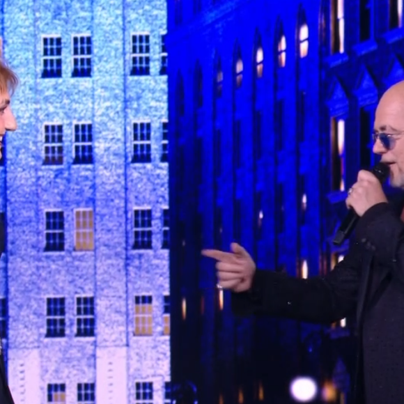 Le papa de Sean n'avait pas l'intention de changer ses plans. "Et une fois que j’ai chanté les trois chansons, j’ai dit à Nikos : 'Hop, hop, hop ! Attends un peu… je vais chanter avec Victor.' Et j’ai chanté aussi avec lui, c'était très sympa et c’est normal, on avait répété".

Victor et Pascal Obispo lors du prime de la "Star Academy" du 17 janvier 2026 sur TF1.