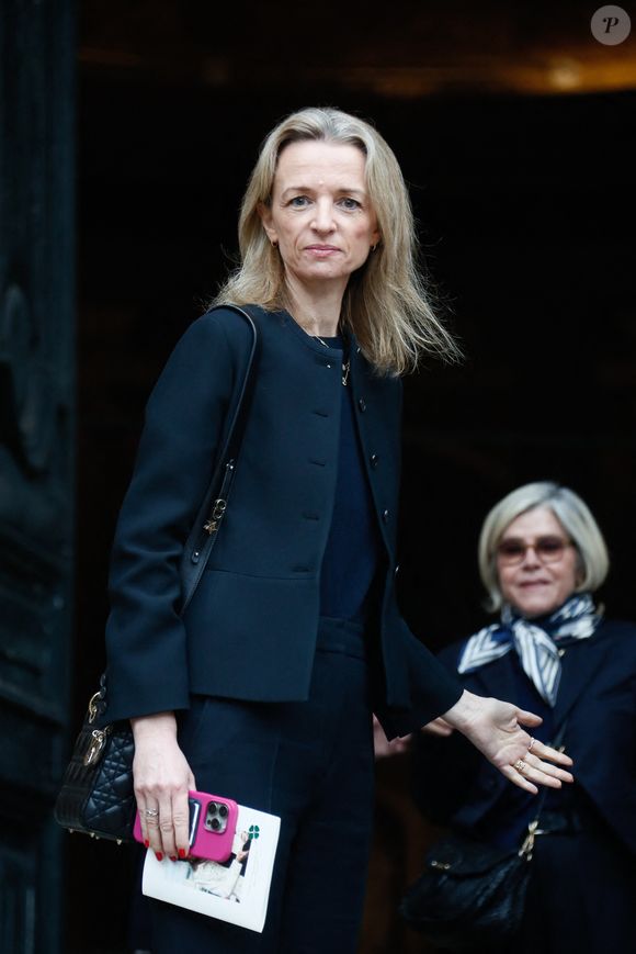 Exclusif - Delphine Arnault à la sortie de la messe hommage à Doris Brynner en l'église Saint-Philippe-du-Roule à Paris le 4 juin 2025.

© Christophe Clovis / Bestimage