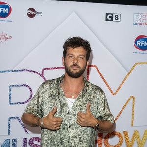 Très pris par sa carrière, le chanteur reconnaît avoir manqué certains moments importants de l’enfance de César.

Claudio Capéo - Photocall et Backstage de l'événement musical "RFM Music Show" édition spéciale pour les 40 ans de la célèbre radio au Palais des Sports de Levallois-Perret et avec le retour des lives. Ce concert exceptionnel sera retransmis sur C8 le mercredi 30 juin. Émission présentée par B.Montiel et L.Rétory.
© Veeren Ramsamy - Pierre Perusseau / Bestimage
