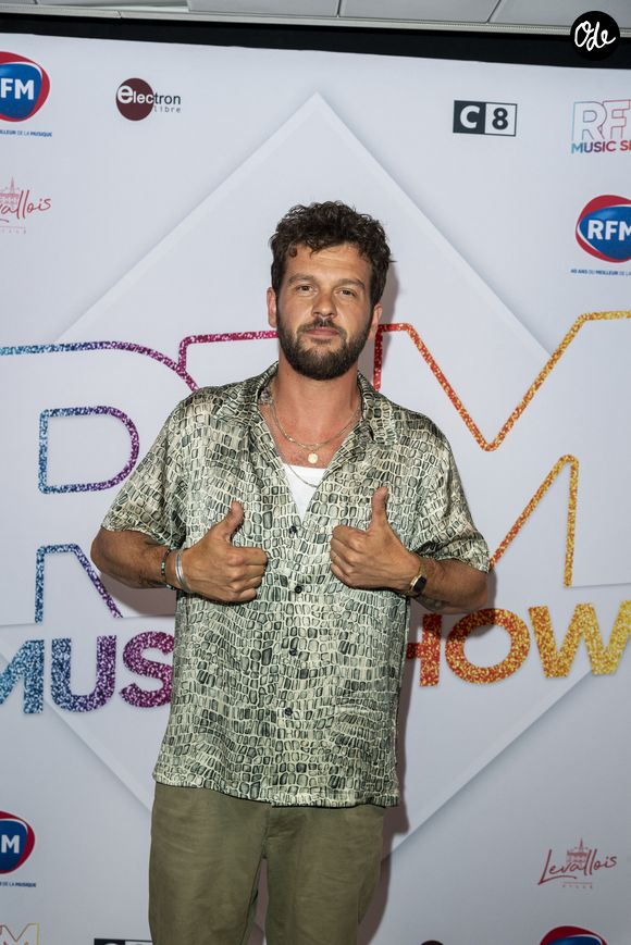 Très pris par sa carrière, le chanteur reconnaît avoir manqué certains moments importants de l’enfance de César.

Claudio Capéo - Photocall et Backstage de l'événement musical "RFM Music Show" édition spéciale pour les 40 ans de la célèbre radio au Palais des Sports de Levallois-Perret et avec le retour des lives. Ce concert exceptionnel sera retransmis sur C8 le mercredi 30 juin. Émission présentée par B.Montiel et L.Rétory.
© Veeren Ramsamy - Pierre Perusseau / Bestimage