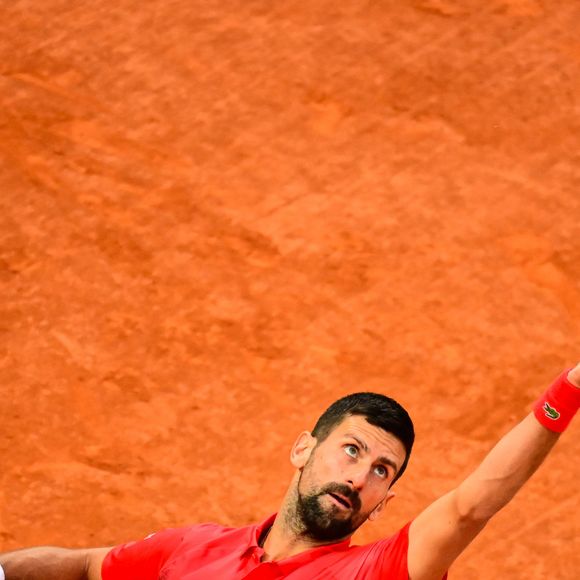 Ainsi, il a eu le projet d'ouvrir un établissement ouvert à chaque sans-abri ou personnes en situation précaire.

Novak Djokovic ( Serbia ) serves during the 2025 French Open at Roland Garros on Juin 04, 2025 in Paris, France. © Dante Badano / PSNewz /Bestimage