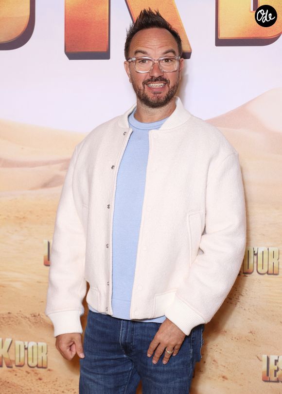 Il refuse de montrer leur visage car il reçoit régulièrement des menaces.

Jarry - Avant-première du film "Les K D'Or" au Grand Rex à Paris le 2 mars 2026. © Denis Guignebourg/Bestimage